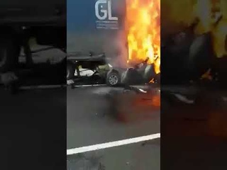 На трассе М-5 под Сызранью после ДТП загорелась машина