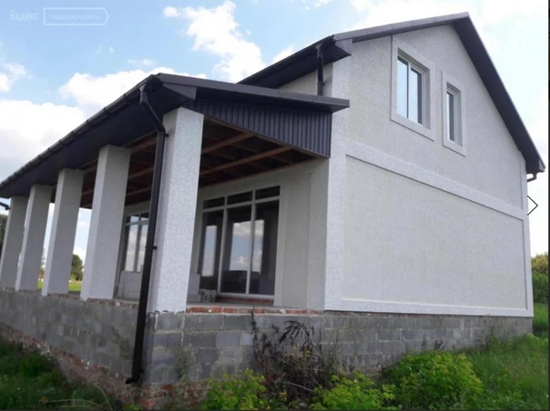 Фото: ПРОДАМ ДОМ! СРОЧНО!!!<br>Устали от своего города и хотите переехать Есть отличное предложение от собственника. <br><br>Продам дом в живописном месте. Белгорода село Хохлова 14 км до города 5 минут до водоема, 5 минут до леса.<br><br>Делали дом для себя. - дом в центре поселения ( можно переоборудовать в магазин)<br>- 180 кв.м на 15 сотках земли. <br>- межэтажные перекрытия плиты, <br>- фасад короед, <br>- 2 сан узла, по одному на этаж. <br>- электрика, отопление уже готово. <br>- своя скважина на участке<br>- асфальт, электричество, вода, газ.<br>- первый этаж под свободную планировку на втором 3 комнаты<br><br>ЦЕНА 2 200 000 (12 ТЫСЯЧ ЗА КВАДРАТНЫЙ МЕТР) БЕЗ ТОРГА, возможен обмен квартиру (дороже). <br>Ценник сильно занижает, за такую сумму сейчас не построить. Закладывали в дом все самое лучшее, что-бы понимали, одно остекление стоит 500 тысяч.<br><br>Живописный район, рядом школа, детский сад, храм, река. Автобусная остановка в шаговой доступности (автобус в Белгород, ходит по расписанию, каждые 30-60 минут )<br><br>Большая просьба, комментарии не писать, в ЛС тоже не читаю, если заинтересовались, только звоните, по вайберу бесплатно, буду рад все рассказать - показать. <br>Телефон - вайбер : 8-912-427-41-40