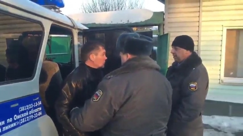 Ты мне рот не затыкай! Я срать хочу!