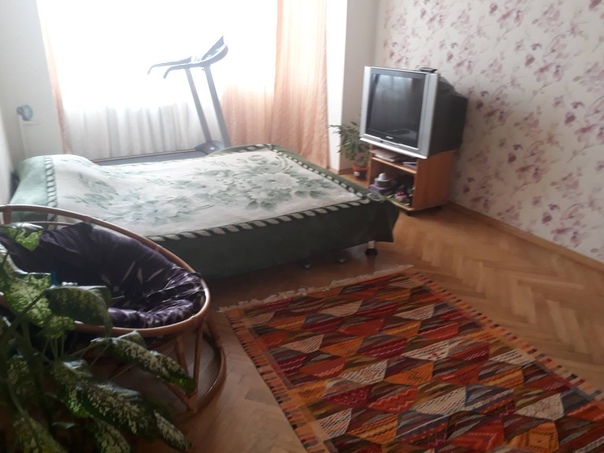 Фото: Комната, 18 м 15000 руб/мес. <br>Юго-Западная — 600 м <br>Москва, Россия проспект Вернадского, 99 корпус 1 <br>89058323163 <br>Адекватный собственник! <br>окна на улицу комната уютная и очень светлая ремонт делали недавно при необходимости можно поставить еще кресло кровать и еще один шкаф если вам не будет тесно все остальное по телефону быстрый показ к сдаче уже готова сан узлы чистые