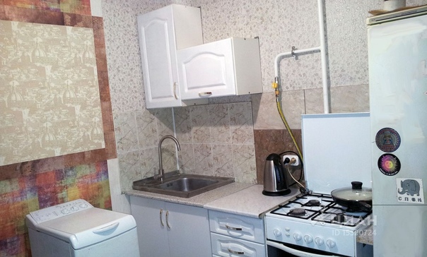 Впервые, после капитального(!)ремонта, сдам двухкомнатную квартиру, как однокомнатную (одна комната закрыта). С/у раздельно, в комнате и на кухне есть всё нужное.Светлая и тёплая, с красивым видом из окна и с балкона.Зелёный район, по улице Плющева (парки:Перовский,Кусковский500м), вся инфраструктура(продмаг внизу дома), разнообразный транспорт. 33 500 р./мес. + залог. Цена указана c ЖКХ, без счётчиков. Залог делится.<br>Только ДЕВУШКЕ-женщине(1-2 славянкам). Точный адрес по телефону и Торг при просмотре.Агентам - не беспокоить. Тел. +7 905 739-40-66. - фото Фото: Впервые, после капитального(!)ремонта, сдам двухкомнатную квартиру, как однокомнатную (одна комната закрыта). С/у раздельно, в комнате и на кухне есть всё нужное.Светлая и тёплая, с красивым видом из окна и с балкона.Зелёный район, по улице Плющева (парки:Перовский,Кусковский500м), вся инфраструктура(продмаг внизу дома), разнообразный транспорт. 33 500 р./мес. + залог. Цена указана c ЖКХ, без счётчиков. Залог делится.<br>Только ДЕВУШКЕ-женщине(1-2 славянкам). Точный адрес по телефону и Торг при просмотре.Агентам - не беспокоить. Тел. +7 905 739-40-66.