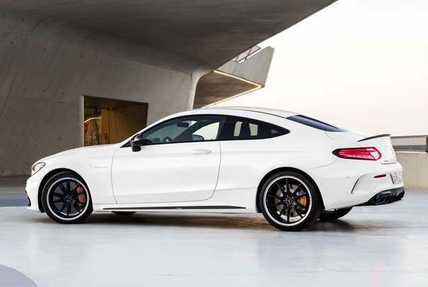 Обновленный Mercedes-AMG C 63 S Coupe 2018 C 63 CoupеДвигатель: 4.0 V8 BiTurbo- Daimler-Benz M177 DE40 ALМощность: 476 л.с. при 5500 - 6250 об/мин Крутящий момент: 650 Нм при 1750 - 4500