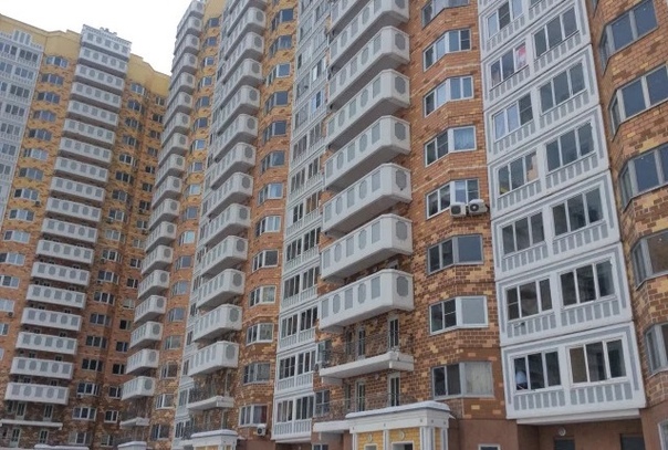 МО, г. Долгопрудный, пр-кт Ракетостроителей, 7к1. <br>Продаю 2 к. квартиру в новостройке в мкр. Центральный. Общая площадь 66,1 кв. м., жилая 40 кв. м.. кухня 11 кв. м. Квартира без отделки,пластиковые окна, вся разводка в квартире есть, так же пожарная сигнализация. Комнаты изолированные, высокие потолки, лоджия, окна выходят на две стороны. Рядом находятся гимназия, школа, ВУЗ МФТИ, техникум, дет. сад, торговые центры, магазины, аллея. Хорошая транспортная доступность: ст. Долгопрудная в 10 мин. пешком, частые маршрутки и автобусы по городу и до Москвы (ст. м. Алтуфьево, Речной вокзал 20 минут). Один взрослый собственник. Свободная продажа. Звоните, уважаемые покупатели, показ оперативно. <br>Цена:6 300 000 р., тел. 8 (917) 555 71 46, Роман. <br>Подробнее: - фото Фото: МО, г. Долгопрудный, пр-кт Ракетостроителей, 7к1. <br>Продаю 2 к. квартиру в новостройке в мкр. Центральный. Общая площадь 66,1 кв. м., жилая 40 кв. м.. кухня 11 кв. м. Квартира без отделки,пластиковые окна, вся разводка в квартире есть, так же пожарная сигнализация. Комнаты изолированные, высокие потолки, лоджия, окна выходят на две стороны. Рядом находятся гимназия, школа, ВУЗ МФТИ, техникум, дет. сад, торговые центры, магазины, аллея. Хорошая транспортная доступность: ст. Долгопрудная в 10 мин. пешком, частые маршрутки и автобусы по городу и до Москвы (ст. м. Алтуфьево, Речной вокзал 20 минут). Один взрослый собственник. Свободная продажа. Звоните, уважаемые покупатели, показ оперативно. <br>Цена:6 300 000 р., тел. 8 (917) 555 71 46, Роман. <br>Подробнее:
