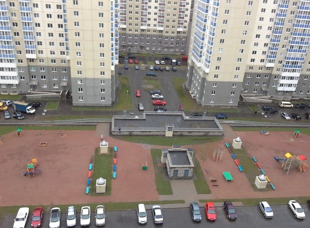 Продается отличная 3-х комнатная квартира 92 кв. метра с удобной планировкой и большой кухней 12 м! Квартира двухсторонняя, большие комнаты правильной формы. Две большие кладовки.<br>Развитая инфраструктура, во дворе 3 школы, детский сад, , в шаговой доступности спортивный центр, медицинские учреждения, большое количество магазинов.<br>Во дворе паркинг. Рядом несколько парков (Южно-Приморский , Полежаевский, Финский залив), красивая благоустроенная набережная. <br>Ближайшие станции метро Автово , Ленинский проспект и Проспект Ветеранов. Звоните!!! +79967882069 - фото Фото: Продается отличная 3-х комнатная квартира 92 кв. метра с удобной планировкой и большой кухней 12 м! Квартира двухсторонняя, большие комнаты правильной формы. Две большие кладовки.<br>Развитая инфраструктура, во дворе 3 школы, детский сад, , в шаговой доступности спортивный центр, медицинские учреждения, большое количество магазинов.<br>Во дворе паркинг. Рядом несколько парков (Южно-Приморский , Полежаевский, Финский залив), красивая благоустроенная набережная. <br>Ближайшие станции метро Автово , Ленинский проспект и Проспект Ветеранов. Звоните!!! +79967882069