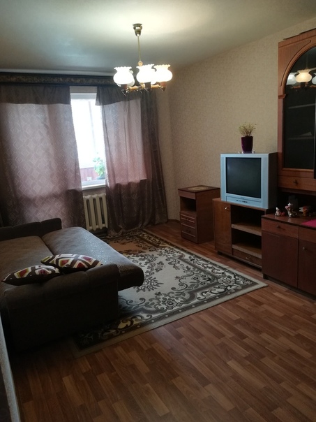 Фото: Сдам однокомнатную квартиру <br>26000 <br>Озёрная, 35 <br>Тропарёво-Никулино район <br>метро:Озёрная — 320 м <br>Сдам однокомнатную квартиру.В квартире есть вся мебель и техника.Санузел разделен.Для проживания все имеется.Ванне стоит стиральная машина.Все как на фото.Пишите и звоните <br>пишите на whаts ааp: 89507346393 <br>89269604353
