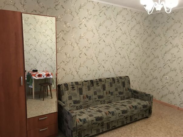 Сдаётся комната в 3-х комнатной квартире. Без посредников. В квартире есть 3 отдельных холодильника, стиральная машина автомат. Новая электроплита. <br><br>10 минут пешком от метро Борисово, 1 остановка от метро Марьино, недалеко также есть метро Алма-Атинская. <br><br>Адрес: Братеевская 21. 7 этаж. <br><br>Заезд возможен уже сегодня Окна выходят во двор. Стоимость аренды 16.000 (все включено).<br><br>В соседних комнатах проживают две пары.<br> Ролинский - фото Фото: Сдаётся комната в 3-х комнатной квартире. Без посредников. В квартире есть 3 отдельных холодильника, стиральная машина автомат. Новая электроплита. <br><br>10 минут пешком от метро Борисово, 1 остановка от метро Марьино, недалеко также есть метро Алма-Атинская. <br><br>Адрес: Братеевская 21. 7 этаж. <br><br>Заезд возможен уже сегодня Окна выходят во двор. Стоимость аренды 16.000 (все включено).<br><br>В соседних комнатах проживают две пары.<br> Ролинский