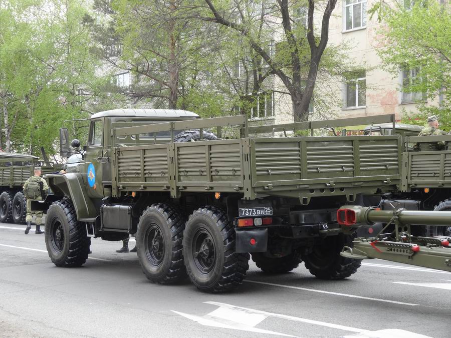 Транспорт Приморья - 9 мая 2019 года в Уссурийске баз,уаз,войнушка,грузовые автомобили,газ,зил,камаз,уралаз (уралзис),дальний восток