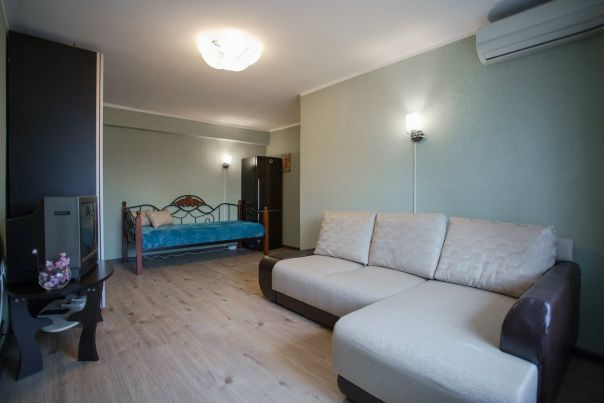 Фото: Двухкомнатная квартира 4 000 руб/сут. <br>м.Белорусская.ул Бутырский вал д52. <br><br>Скидки на аренду для участников группы  <br>Квартира расположена в деловой части Москвы с развитой инфраструктурой в шаговой доступности от метро. От нашей квартиры можно удобно и быстро добраться до крупнейших выставочных центров Москвы: Крокус-Сити, Всероссийского выставочного центра ВДНХ и выставочного комплекса Сокольники, ЦВК Экспоцентр и бизнес-центра 