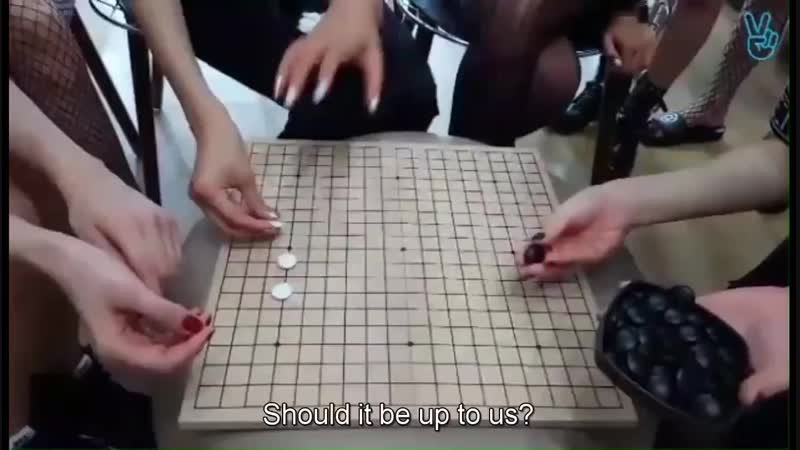 SNSD playing game - Alkkagi