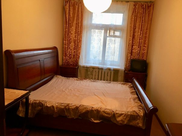 Санкт-Петербург <br>Собственник! Сдам светлую, уютную комнату в трешке 13кв.м, не коммуналка. Цент города. Метро Восстания, Лиговский, Владимирская в пределах 5 - 10 минут пешком. Все условия есть , TV, WF, Свч, холодильник, стиральная машина. Горячая вода есть всегда(газовая колонка). 2 санузла.В стоимость включены интернет и к.у. В квартире Чисто, Тихо, Не курят. Сдаю гражданам РФ, без животных. Агентов просьба не беспокоить. 15000 залог возвращаемый 7 тыс, без комиссии. - фото Фото: Санкт-Петербург <br>Собственник! Сдам светлую, уютную комнату в трешке 13кв.м, не коммуналка. Цент города. Метро Восстания, Лиговский, Владимирская в пределах 5 - 10 минут пешком. Все условия есть , TV, WF, Свч, холодильник, стиральная машина. Горячая вода есть всегда(газовая колонка). 2 санузла.В стоимость включены интернет и к.у. В квартире Чисто, Тихо, Не курят. Сдаю гражданам РФ, без животных. Агентов просьба не беспокоить. 15000 залог возвращаемый 7 тыс, без комиссии.
