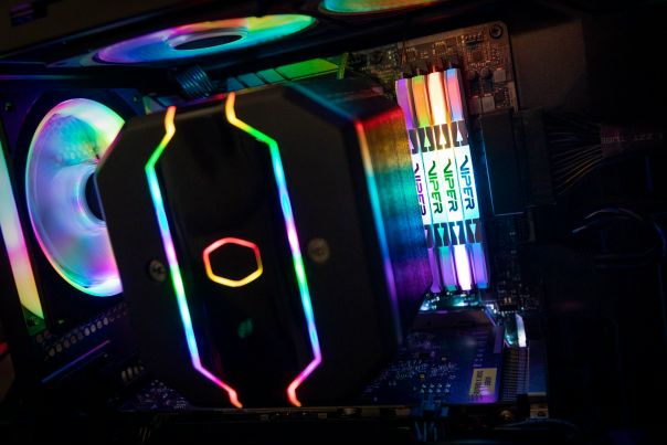 Наши новые G100M V2, MasterAir MA610M, SF120P ARGB и SF360R переливаются всеми цветами радуги. И даже больше