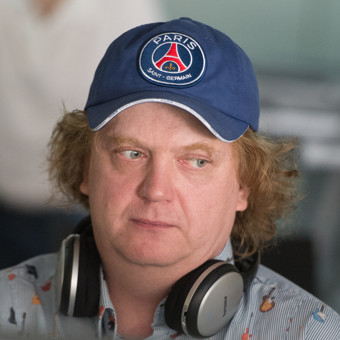 actor Фёдор Стуков. Фёдор Викторович Стуков (17 сентября 1972, Москва) - российский актёр и кинорежиссёр. Биография. Родился в семье, никак не связанной с творчеством и искусством. В детстве