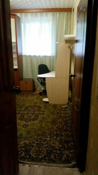 Сдаётся изолированная комната в 3-х комнатной квартире. На длительный срок от 11 месяцев. По адресу: Тихорецкий бульвар, д. 4, корп.1. Метро Люблино в 10 минутах пешком. Оплата 15,000 + вода, свет по счётчикам.<br><br>В жильце хотелось бы видеть гражданина РФ, желательно парень или девушка до 35 лет.<br><br>В квартире проживают мои родители мама и папа + 2 маленькие собачки. Из техники есть всё - стиральная машина, холодильник (выделят полку), микроволновая печь, плита, духовка, утюг, пылесос.<br><br>В комнате имеется вместительный шкаф, компьютерный стол, диван (двухспальный, раскладывается). Комната светлая, солнечная, окно выходит во двор. Заселиться можно с 1 августа.<br><br>Ищу чистоплотного человека! Все нюансы можно обсудить в личке.<br>Ссылка на видео: Газина - фото Фото: Сдаётся изолированная комната в 3-х комнатной квартире. На длительный срок от 11 месяцев. По адресу: Тихорецкий бульвар, д. 4, корп.1. Метро Люблино в 10 минутах пешком. Оплата 15,000 + вода, свет по счётчикам.<br><br>В жильце хотелось бы видеть гражданина РФ, желательно парень или девушка до 35 лет.<br><br>В квартире проживают мои родители мама и папа + 2 маленькие собачки. Из техники есть всё - стиральная машина, холодильник (выделят полку), микроволновая печь, плита, духовка, утюг, пылесос.<br><br>В комнате имеется вместительный шкаф, компьютерный стол, диван (двухспальный, раскладывается). Комната светлая, солнечная, окно выходит во двор. Заселиться можно с 1 августа.<br><br>Ищу чистоплотного человека! Все нюансы можно обсудить в личке.<br>Ссылка на видео: Газина