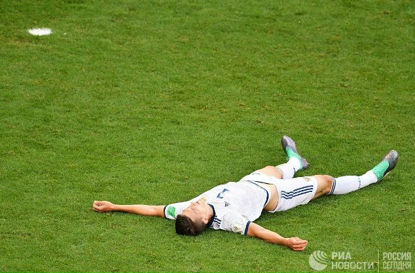 Сборная России уступила команде Уругвая в третьем матче группового этапа #ЧМ2018. Встреча завершилась со счетом 0:3. Самые эмоциональные моменты матча – в нашей фотоленте #Ф2018