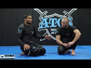 Andre Galvao - Shoulder trap hooks guard sweep
