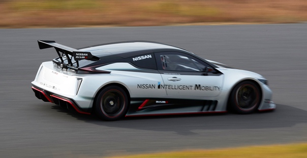 Новый шоу-кар Nissan Leaf Nismo RC: теперь с полным приводом Фото: компания NissanИ у шоу-каров могут меняться поколения! Впервые автомобиль под названием Nissan Leaf Nismo RC был представлен в