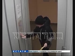 Туалетный юмор - двое школьников ради веселья испачкали лифт фекалиями
