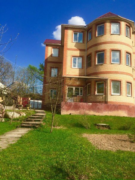 Сдаётся 2 комнатная квартира в малоквартирном доме от собственника. <br>Стоимость аренды 35000 руб. Площадь 70м2. В Баковке, 4км от МКАД, все удобства, своя закрытая территория, барбекю, мангал, м/место, экология, 3 мин. От ж/д станции.<br>Участок 20 сот., в доме 3 этажа, год постройки 2010.<br>Холодильник, стиральная машина, мебель, телевизор, высокоскоростной интернет, спальные места. <br>Вариант с животными рассмотрим<br>Подъезд и двор убирается. Звоните +79773819424 или пишите в лс.<br> Иванова - фото Фото: Сдаётся 2 комнатная квартира в малоквартирном доме от собственника. <br>Стоимость аренды 35000 руб. Площадь 70м2. В Баковке, 4км от МКАД, все удобства, своя закрытая территория, барбекю, мангал, м/место, экология, 3 мин. От ж/д станции.<br>Участок 20 сот., в доме 3 этажа, год постройки 2010.<br>Холодильник, стиральная машина, мебель, телевизор, высокоскоростной интернет, спальные места. <br>Вариант с животными рассмотрим<br>Подъезд и двор убирается. Звоните +79773819424 или пишите в лс.<br> Иванова