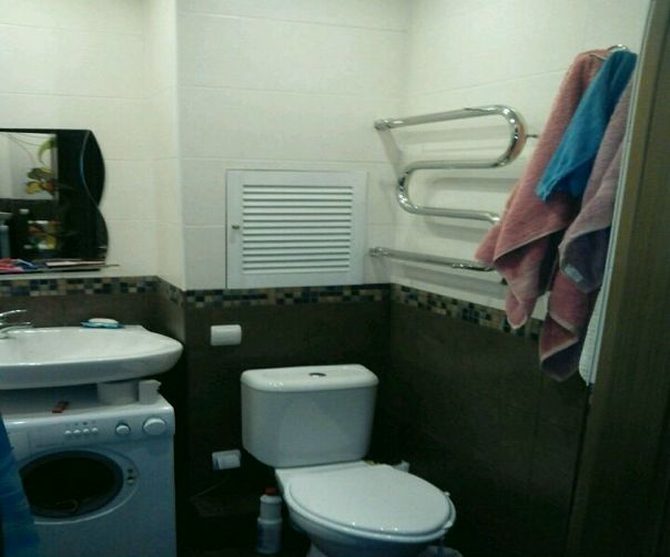 Фото: Сдам 1 комнатную квартиру м. Бибирево <br>проезд. Ясный, 15 в пешей доступности . В квартире есть мебель, стиральная машина, холодильник, телевизор .Инфраструктура развита рядом есть парк торговые центры. Цена 30.000 рассматриваю семейную пару с детьми, и одного мужчину и женщину. звоните тел 89258322778