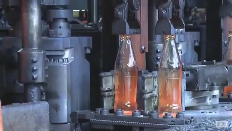 Кусочек производства стеклянной тары