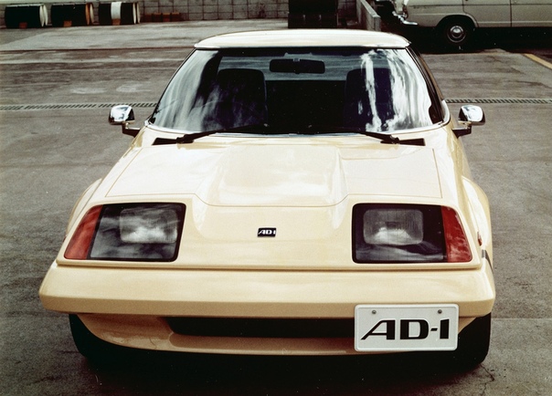 Nissan AD 1 1975 года AD1 был аэродинамическим прототипом со средним расположением двигателя и коэффициентом лобового сопротивления 0,26 (кд). Охлаждающий воздух направлялся от передней части