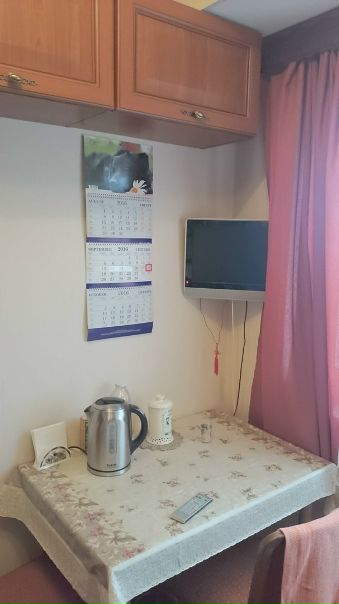 Сдаём квартиру в Москве по адресу ул. Обручева д.28 к.2 (15 минут пешком от метро Калужская). Двухкомнатная квартира (примерно 43 кв.м.), меблированная, после косметического ремонта. Есть холодильник, микроволновка, стиральная машина, телевизор на кухне и в зале. Находится на 14м этаже шестнадцатиэтажного дома, без балкона. Дом с консьержем в тихом месте. Рядом детский сад, школа, вид из окна на парк (см.фото). <br>Стоимость аренды - 37 т.р. в месяц + вода, электричество по счётчикам. <br>Залог 37 т.р. <br>Сдадим гражданам РФ, регистрацию не оформляем. <br> Пивоварова - фото Фото: Сдаём квартиру в Москве по адресу ул. Обручева д.28 к.2 (15 минут пешком от метро Калужская). Двухкомнатная квартира (примерно 43 кв.м.), меблированная, после косметического ремонта. Есть холодильник, микроволновка, стиральная машина, телевизор на кухне и в зале. Находится на 14м этаже шестнадцатиэтажного дома, без балкона. Дом с консьержем в тихом месте. Рядом детский сад, школа, вид из окна на парк (см.фото). <br>Стоимость аренды - 37 т.р. в месяц + вода, электричество по счётчикам. <br>Залог 37 т.р. <br>Сдадим гражданам РФ, регистрацию не оформляем. <br> Пивоварова