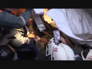 Как сотрудники МЧС спасали младенца из-под завалов в Магнитогорске