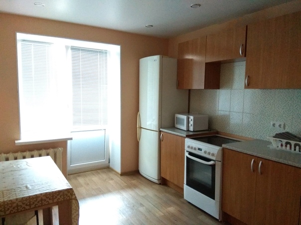 м.Крымская — 650 м <br>Севастопольский проспект, 12 к2 <br>Сдам 1 комнатную квартиру 36 м2, 5/14 втеплом доме. Квартира с новым ремонтом, с застеклённой лоджией, холодильник, стиральная машина, микроволновка, тв, интернет, есть все для проживания. <br>Аренда 35000 + счётчики. <br>Тел.89653095408 - фото Фото: м.Крымская — 650 м <br>Севастопольский проспект, 12 к2 <br>Сдам 1 комнатную квартиру 36 м2, 5/14 втеплом доме. Квартира с новым ремонтом, с застеклённой лоджией, холодильник, стиральная машина, микроволновка, тв, интернет, есть все для проживания. <br>Аренда 35000 + счётчики. <br>Тел.89653095408