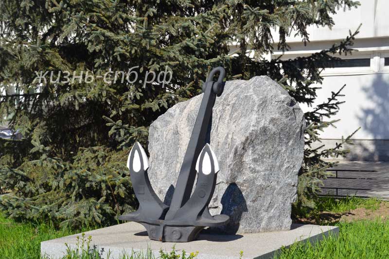 Якоря на проспекте Кима 19