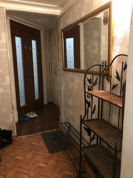 Сдаётся на длительный срок просторная комната 25кв в центре Москвы. Ближайшее метро Достоевская, ул. Петровские линии дом 1; 3ий этаж 5го дома. В квартире 4 комнаты. В комнате сделан ремонт, есть вся необходимая мебель и кондиционер. Стоимость аренды 30 000/мес +залог 20 000. Коммунальные платежи включены в стоимость аренды. Возможен торг. <br>Наталья +79037502383<br><br> Высоцкая - фото Фото: Сдаётся на длительный срок просторная комната 25кв в центре Москвы. Ближайшее метро Достоевская, ул. Петровские линии дом 1; 3ий этаж 5го дома. В квартире 4 комнаты. В комнате сделан ремонт, есть вся необходимая мебель и кондиционер. Стоимость аренды 30 000/мес +залог 20 000. Коммунальные платежи включены в стоимость аренды. Возможен торг. <br>Наталья +79037502383<br><br> Высоцкая