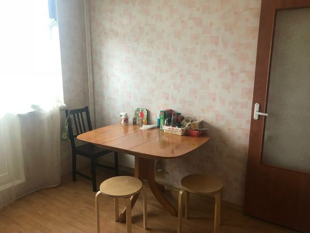 Фото: Срочно! Сдаётся изолированная просторная комната в 3ке с балконом. Рядом с м. Аннино (3 минуты) Только для девушки. В квартире всё необходимое, стиральная машина, Wifi.<br>Цена аренды 18000 +18000. Все вопросы в ЛС.<br> Воскресенская