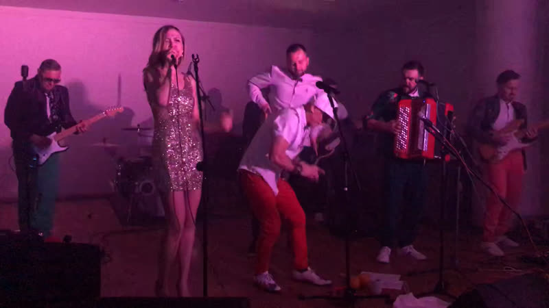 Сережа и девчонки на лабутенах😀