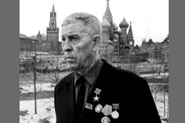 5 ноября 1977 года в Торезе (Донецкая область) на 72-м году жизни от легочно-сердечной недостаточности умер Алексей Григорьевич Стаханов.