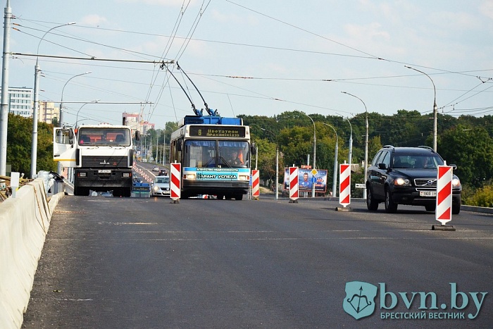 Сегодня вечером остановят движение троллейбусов по Кобринскому мосту Сегодня вечером остановят движение троллейбусов по Кобринскому мосту