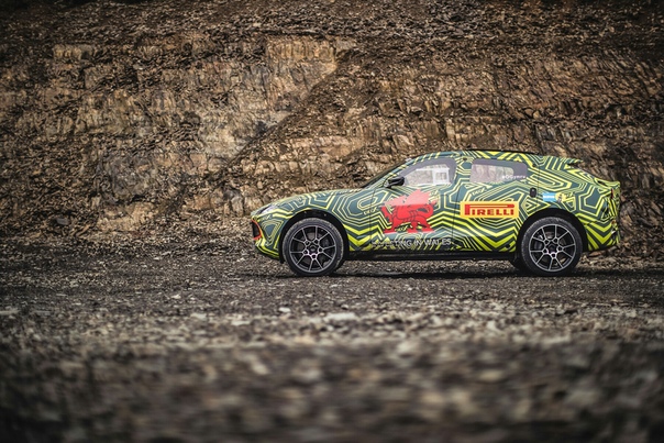 Aston Martin опубликовал фотографии своего первого кроссовера. Британская марка также официально подтвердила название новой модели: серийная версия будет называться DBX.Компания Aston Martin