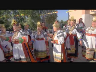 Ах ты, Порушка Параня! Русский народ. Русский дух. Слава русским женщинам - матерям и труженицам, носителям русского духа! Больш