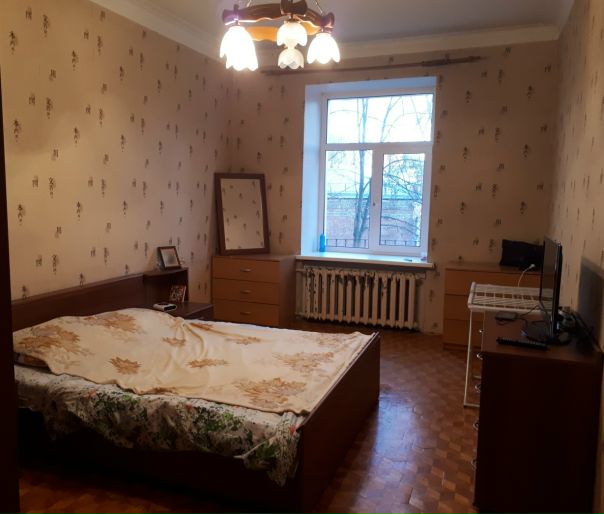 Сдам двухкомнатную квартиру на длительный срок, Кунцевская 11, евро-ремонт. <br>Комнаты 20 и 15 метров; кухня 8.5 метра.<br><br>Есть вся техника, в том числе новая стиральная машина; много спальных мест за счёт раскладных кресел/диванов, очень вместительные шкафы; очень большие изолированные комнаты. <br>Уже подключен Wi-Fi. <br>Окна - стеклопакеты, пол - паркет. <br><br>14 минут пешком от метро Молодёжная. <br><br>Потолки 3 метра, шикарный балкон. <br>Сталинский дом 1957 года, дом после ремонта. <br>Окна на бульвар и во двор, тихое зелёное место. <br><br>43 000 + электроэнергия. <br>Страховой залог 43 000 рублей, можно разбить на несколько месяцев. <br>Собственник, без комиссии. <br><br>Просмотр любое время 24/7. Агентов/риелтеров/посредников просьба не беспокоить. <br>Готова к заселению.<br>Никита 8 909 944 23 75<br> - фото Фото: Сдам двухкомнатную квартиру на длительный срок, Кунцевская 11, евро-ремонт. <br>Комнаты 20 и 15 метров; кухня 8.5 метра.<br><br>Есть вся техника, в том числе новая стиральная машина; много спальных мест за счёт раскладных кресел/диванов, очень вместительные шкафы; очень большие изолированные комнаты. <br>Уже подключен Wi-Fi. <br>Окна - стеклопакеты, пол - паркет. <br><br>14 минут пешком от метро Молодёжная. <br><br>Потолки 3 метра, шикарный балкон. <br>Сталинский дом 1957 года, дом после ремонта. <br>Окна на бульвар и во двор, тихое зелёное место. <br><br>43 000 + электроэнергия. <br>Страховой залог 43 000 рублей, можно разбить на несколько месяцев. <br>Собственник, без комиссии. <br><br>Просмотр любое время 24/7. Агентов/риелтеров/посредников просьба не беспокоить. <br>Готова к заселению.<br>Никита 8 909 944 23 75<br>