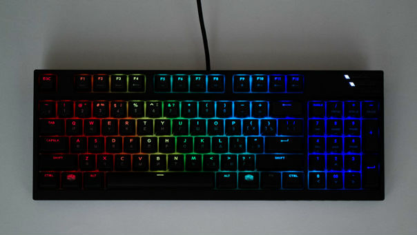 Cooler Master MasterKeys Pro M RGB — это очень простая и надежная механическая клавиатура, обладающая необычным форм-фактором. Подробно о продукте читайте на @Overclockers.ua: 