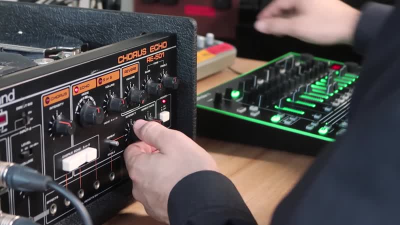 Roland RE-501 Tape Delay In Action
