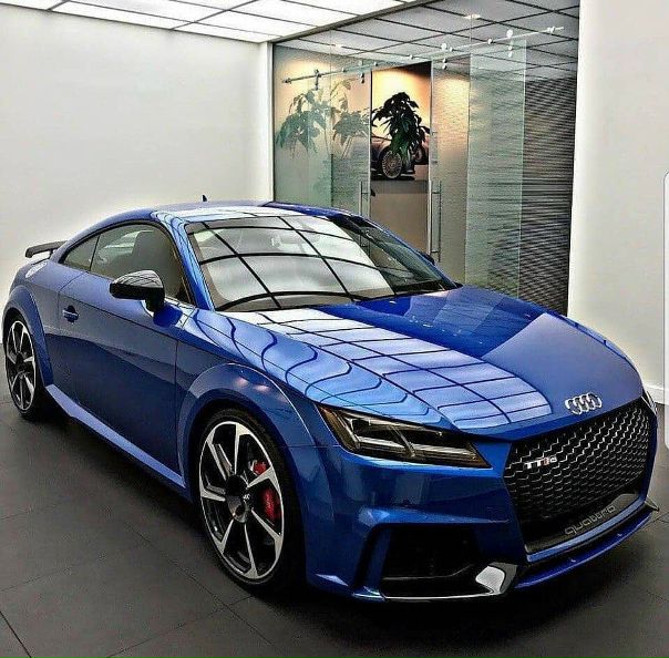 Элегантная Audi TT RS 