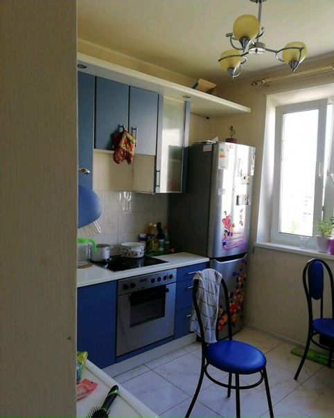 Фото: Сдаю с 20 декабря комнату с балконом, в соседней комнате я 2 дочки, муж, кошка), дети ходят в школу, сад, сб, вс дома;<br>В 20 мин пешком м. Селигерская, в 15 мин пешком ст. Дегунино, в 15 мин.автобусом м. Петровско-Разумовская, остановка возле дома, возле дома Перекрёсток, сад, школа, неподалёку парк, рынок продуктовый.<br>Стоимость комнаты 19000 плюс коммуналка около 1000, 1500. Всё делится на каждого проживающего пополам, вай фай пароль дам, пользуйтесь, депозит.<br>Пишите в лс:<br><br>