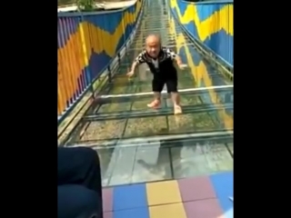 мне кажется или низко смеяться над таким
