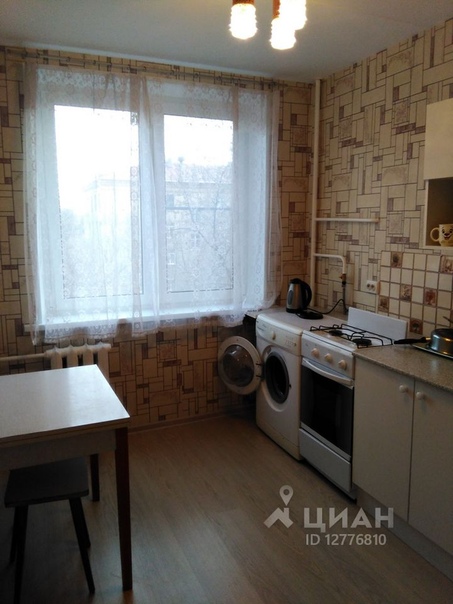 Фото: 1-комн. квартира, 33 м <br>Москва, ЮАО, р-н Нагатинский затон, Судостроительная ул., 43К1 <br>Коломенская, 25 мин. пешком <br>Длительная аренда (от года), комиссия 50%, залог 32 000 , предоплата за 1 месяц<br>Сдам отремонтированную 1-комнатную квартиру в отличном состоянии. Комната 18 м2, большая кухня -7 м2, санузел раздельный, В квартире есть все для комфортного проживания. Сдается на длительный срок. Дом находится в районе Нагатинский затон Южного округа, районе с развитой инфраструктурой: кинотеатр, библиотека. Больше половины территории района занимают музей-заповедник Коломенское и парк Нагатинская пойма. К тому же, с трех сторон район омывает река- Москва, Недалеко от дома находятся детский сад, школы, поликлиника. Удобное транспортное сообщение: недалеко метро 
