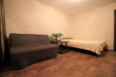 Хорошёвское шоссе, 16 к2 <br>М Беговая — 260 м <br>Сдам однокомнатную квартиру на длительный срок,ответственным жильцам. Национальность значения не имеет. Все самое необходимое в квартире имеется для вашего комфортного проживания. <br>18 этаж 43-х этажного дома. Рассмотрю всех,но в приоритете семейная пара,или семья,но не принципиально. <br>30.000р <br>89645997248 - фото Фото: Хорошёвское шоссе, 16 к2 <br>М Беговая — 260 м <br>Сдам однокомнатную квартиру на длительный срок,ответственным жильцам. Национальность значения не имеет. Все самое необходимое в квартире имеется для вашего комфортного проживания. <br>18 этаж 43-х этажного дома. Рассмотрю всех,но в приоритете семейная пара,или семья,но не принципиально. <br>30.000р <br>89645997248