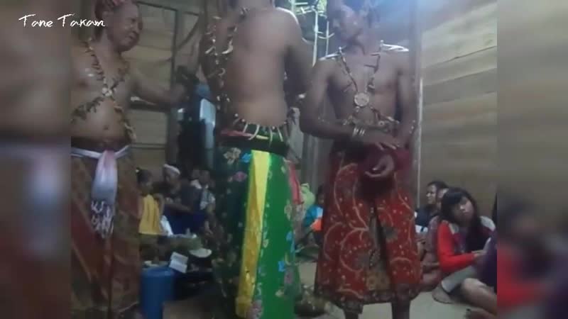 Tarian Dayak Maanyan 《Wadian Bawo》