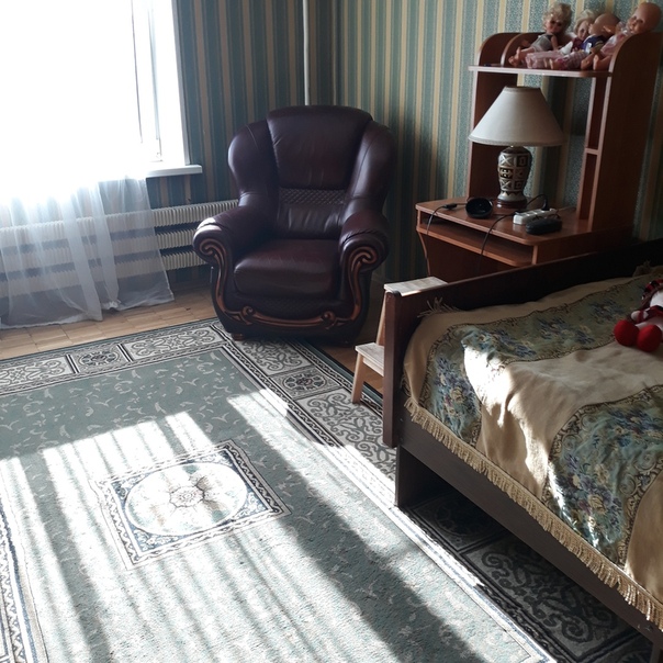 От собственника. АГЕНТАМ ПРОСЬБА НЕ ТРАТИТЬ НАШЕ ВРЕМЯ! <br>С 27 сентября сдам изолированную комнату 15кв.м. одной женщине (не 2 и не с парнем), работающей 5/2. В комнате: кровать, большое кожаное кресло, журнальный столик, компьютерный стол, телевизор. В квартире: стиральная машина, плита, холодильник. Район Бабушкинская/Медведково Тайнинская ул. Развитая инфраструктура: в доме Сбербанк, Почта. В пешей доступности все сетевые магазины: Билла, Пятерочка, Перекресток. Цена 17000+ку. Здесь не переписываюсь. Звонить по тел 89154761409 Лидия Михайловна - фото Фото: От собственника. АГЕНТАМ ПРОСЬБА НЕ ТРАТИТЬ НАШЕ ВРЕМЯ! <br>С 27 сентября сдам изолированную комнату 15кв.м. одной женщине (не 2 и не с парнем), работающей 5/2. В комнате: кровать, большое кожаное кресло, журнальный столик, компьютерный стол, телевизор. В квартире: стиральная машина, плита, холодильник. Район Бабушкинская/Медведково Тайнинская ул. Развитая инфраструктура: в доме Сбербанк, Почта. В пешей доступности все сетевые магазины: Билла, Пятерочка, Перекресток. Цена 17000+ку. Здесь не переписываюсь. Звонить по тел 89154761409 Лидия Михайловна