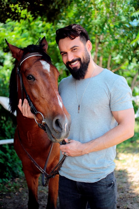 Али Эрсан Дуру и Александра Никифорова Türk Dizileri