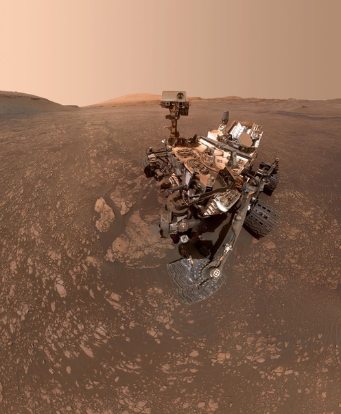 Марсоход Curiosity обнаружил на Марсе огромные залежи глины Марсоход Curiosity обнаружил на склоне марсианской горы Шарп целое плато с обилием глины, сообщает NASA. По словам ученых, такая