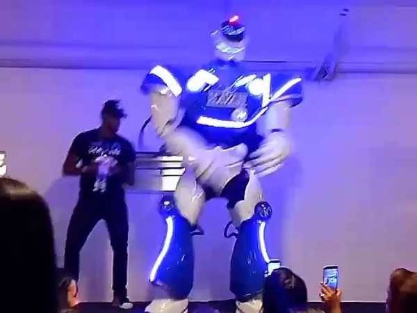 Robô Havan dançando AnittaParanaguá