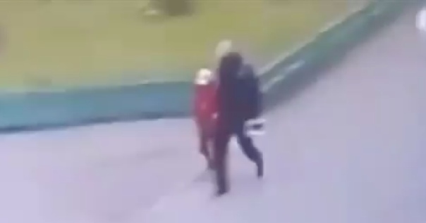 Прохожие спасли восьмилетнюю девочку от насильника-убийцы
